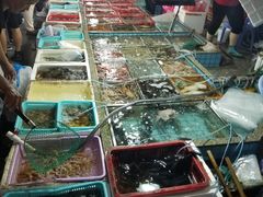 -霞涌市场海鲜摆卖区