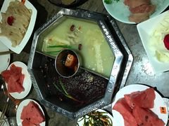 -佬土鹅肠火锅(中建大观店)