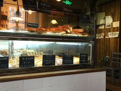 面包甜点陈列柜-仙峰天然面包(迎宾路店)