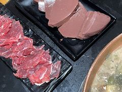 -果松木炭酸菜铜火锅·外婆参鸡汤