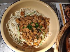 -鹤江桥·红油牛肉粉(SKP店)