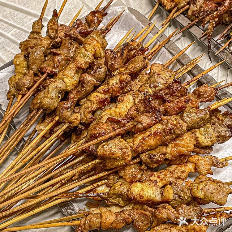 天津坠好吃的平价海鲜烤串！螃蟹特肥美！