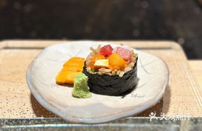 Sea Urchin Tuna Pearl Roll