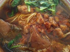 辣肉丁面配爆鱼-吴茂兴本帮面(百色路店)