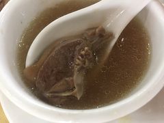土茯苓鸽子汤-一煲鸽