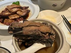 元气黑枣山药煲乌鸡汤-汤城小厨•粤菜•靓汤(金宝街店)