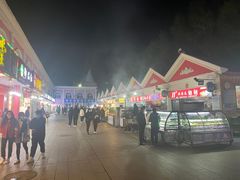 -布尔津河堤夜市