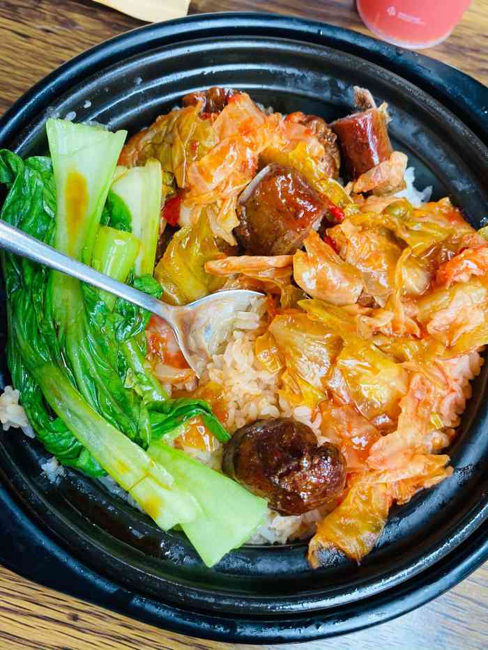 打分 招牌煲仔饭味道真的太一般了 非常非常咸 米饭也一般 虾饺还行