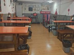 -董哥山城碗碗香(美专校街店)