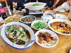 -芦茨金富饭庄·25年老字号·专做稻草鸡