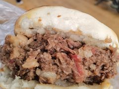 烧饼夹牛肉-老西关黄老太牛肉烧饼
