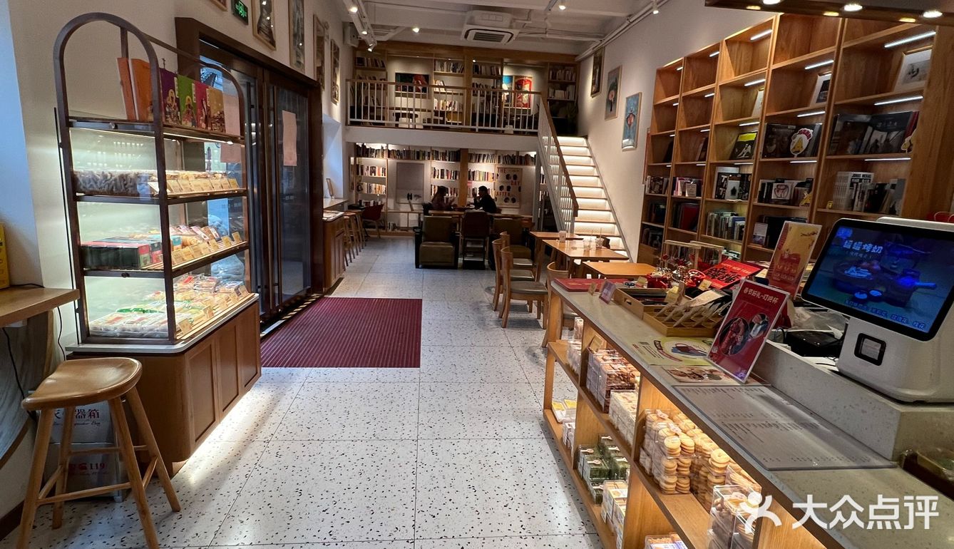这里的咖啡店作为玉佛寺的咖啡店还是蛮有特色的