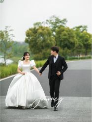 -雪中彩影婚纱摄影·微光艺术中心