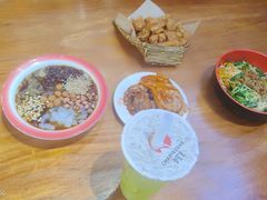 -爆炸头阿姨小四川正宗川味小吃(无任何分店)