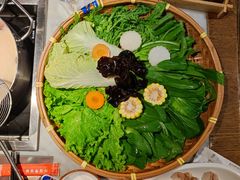 -尚尚仙·酸汤猪手·猪肚鸡火锅(华联万柳购物中心店)
