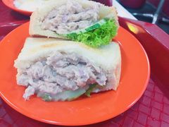 吞拿鱼三明治-亚坤(美芝路店)