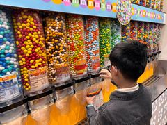 -m豆巧克力世界(上海世茂广场店)