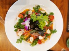 -Chom Cafe and Restaurant