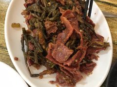 辣椒干炒牛肉-日光牛肉汤饭(海林店)