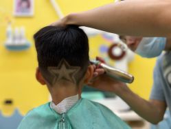 -爆米花儿童美发乐园