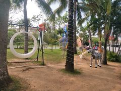 -亚龙湾亚泰商业街