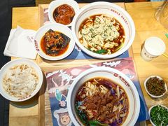 -呷佬·长沙手工米粉(金沙江路店)