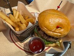 -BOURBON 玻本美式餐厅酒吧(虹桥新天地店)