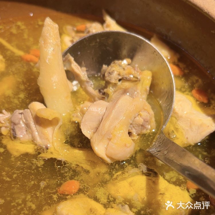 总体是好吃的！和威皇差不多但是煲仔饭比威皇的好吃