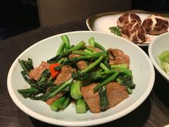 沙茶牛肉炒芥蓝-万丽轩·粤菜(王府井金茂万丽酒店)