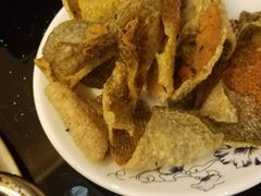 炸鱼皮-三文彩虹鳟鱼庄