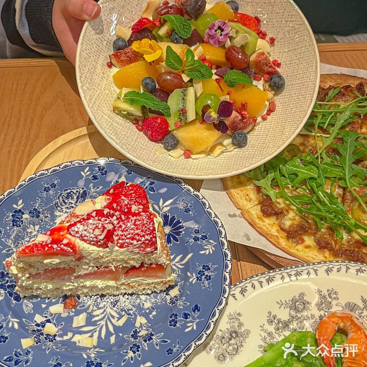 鲜花🌹咖啡☕️小蛋糕🍰K11超惬意西餐