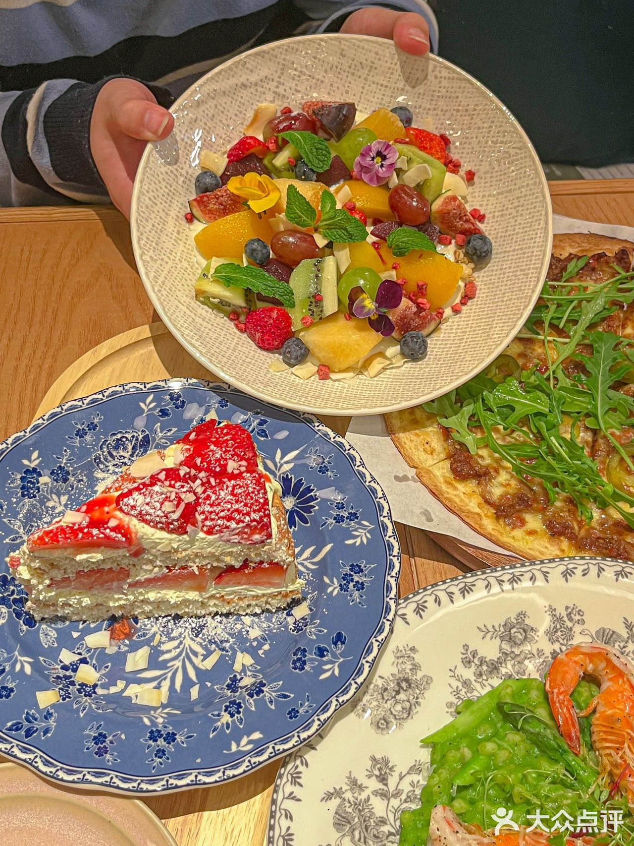 鲜花🌹咖啡☕️小蛋糕🍰K11超惬意西餐