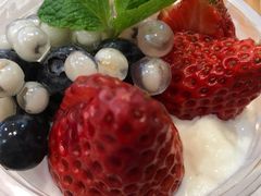 草莓梦幻雪双皮奶-满记甜品(王府井北京市百货大楼店)