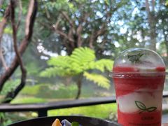 -Chom Cafe and Restaurant