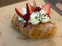 草莓可颂-石头先生的烤炉(济南高新万达店)