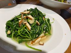 -头上红煨盐鸡·非遗院子餐厅