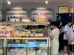 面包甜点陈列柜-玛尔哈巴·塔塔尔糕点(华侨小区店)