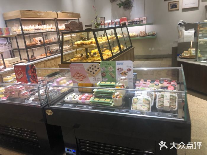 法颂(金元宝于家堡购物中心店)面包甜点陈列柜图片