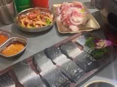 -围炉肉舍•炭烤活鳗•丹东海鲜烤肉(步行街店)