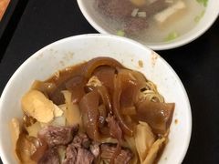 -松树干拌面店