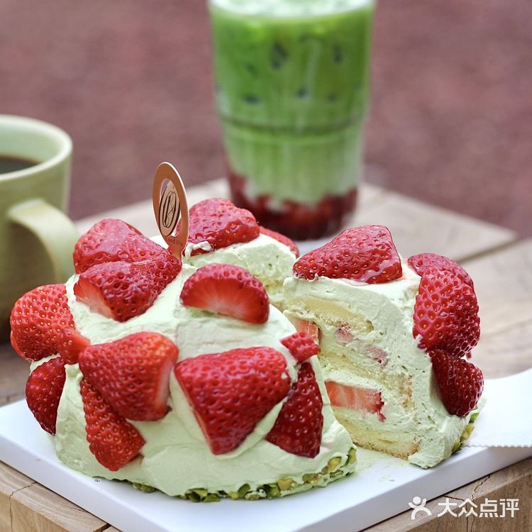 仿佛把一个精致的花园搭建在了蛋糕上面！