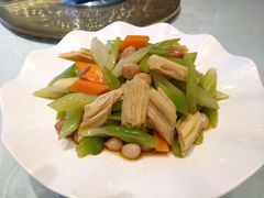 -鑫巴蜀小镇 · 水煮鱼专研店(玉桥店)