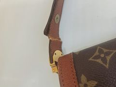 -爱革·洗衣改衣·洗鞋修鞋·洗包修包·奢侈品护理(宝地广场店)