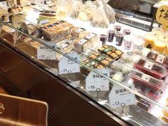 面包甜点陈列柜-红跑车蛋糕世界(清江路店)