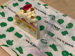 应季白巧水果千层-PAOPAO Bakery&Café(港汇店)