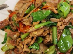 鲜蘑炒肉-小城家宴