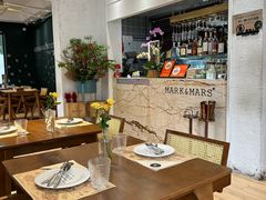 -Mark&Mars Restaurant