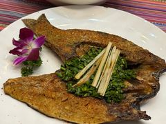 -香巴拉云南餐厅(华莱坞店)