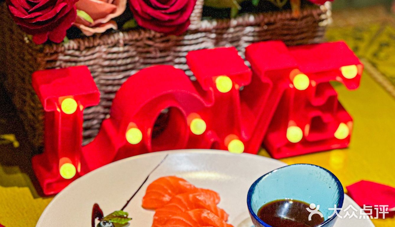 🌈和对象在这里过纪念日，一整个被浪漫哭