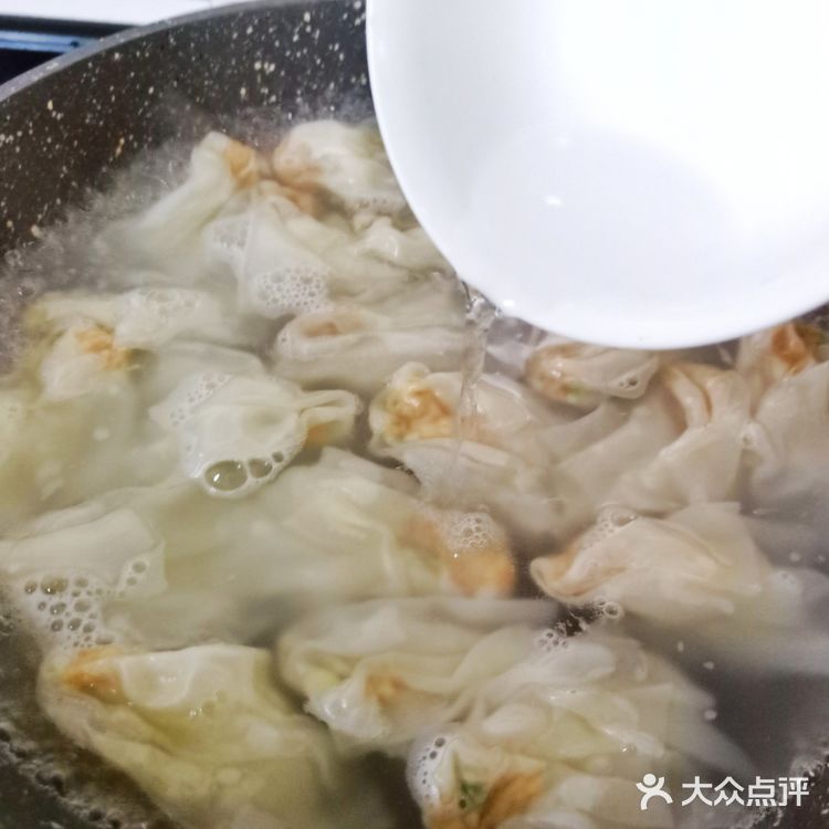 简单快速营养早餐，辣油鲜虾馄饨❗